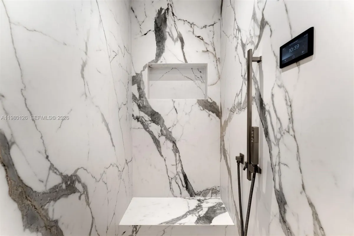 900 Biscayne Blvd # 4202, Miami FL 33132