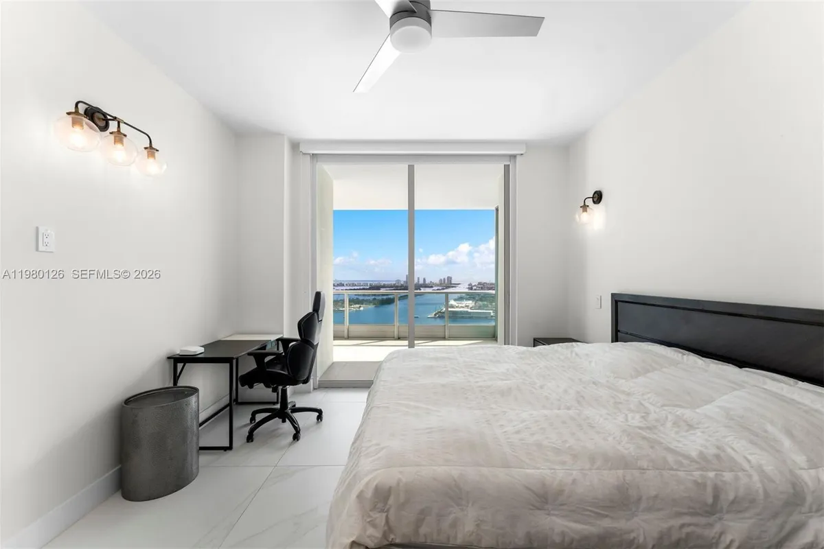 900 Biscayne Blvd # 4202, Miami FL 33132