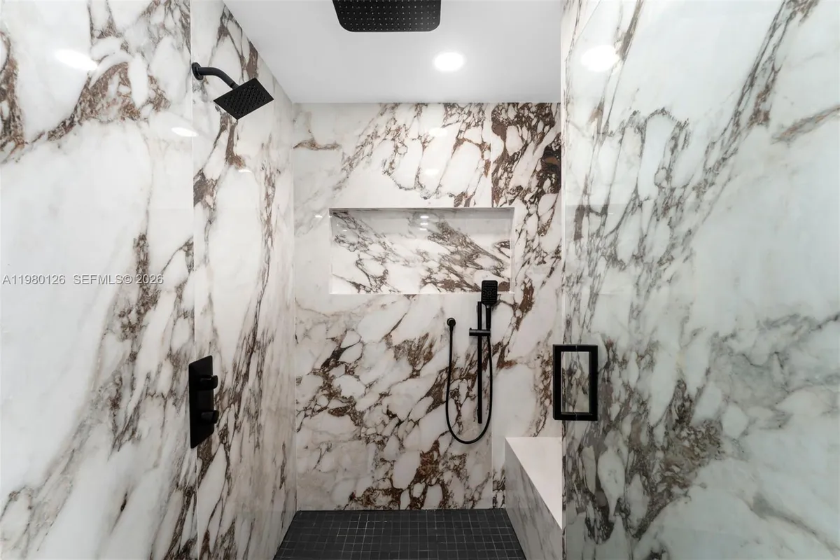 900 Biscayne Blvd # 4202, Miami FL 33132