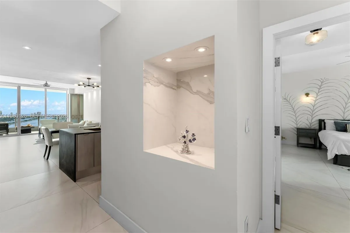 900 Biscayne Blvd # 4202, Miami FL 33132