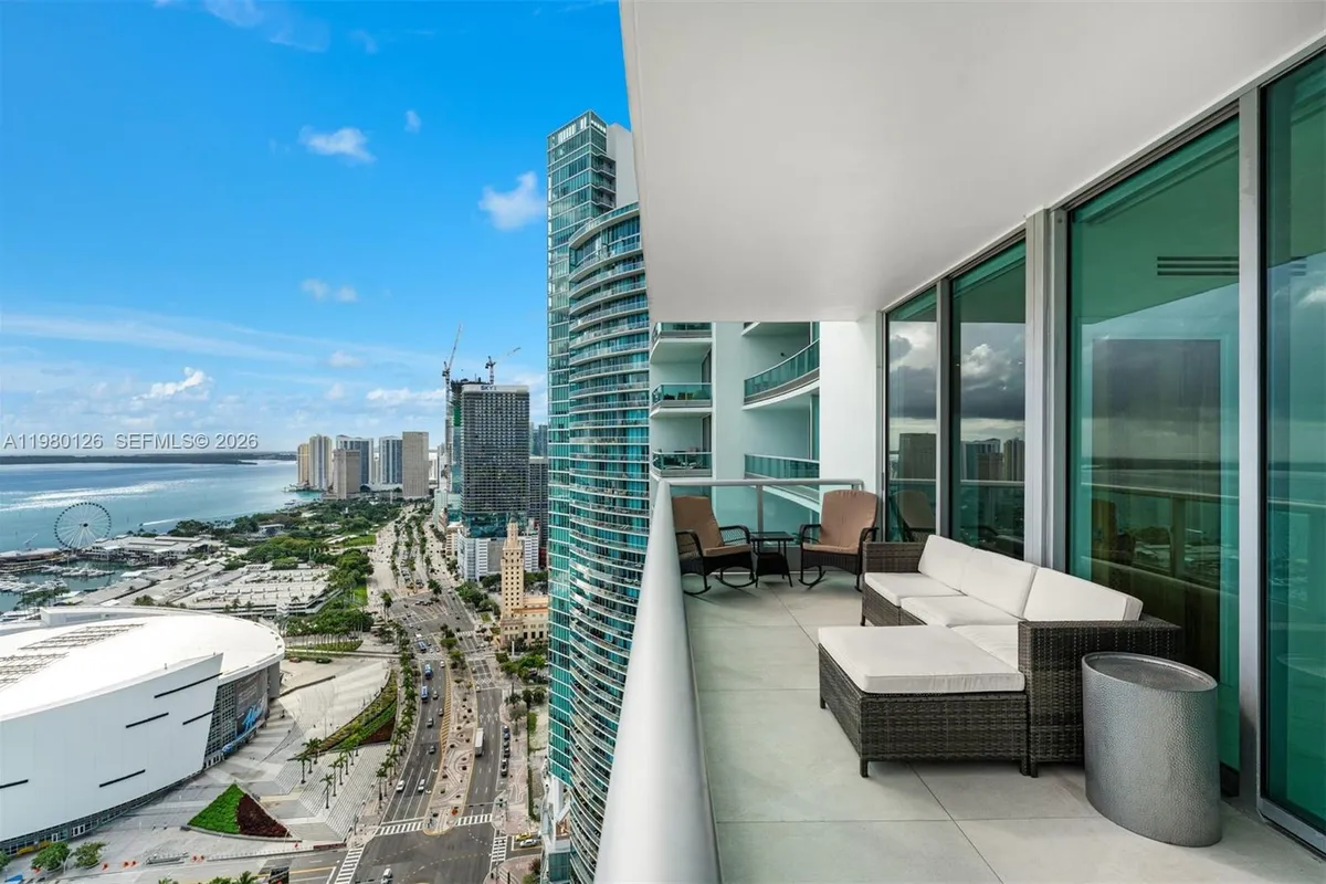 900 Biscayne Blvd # 4202, Miami FL 33132