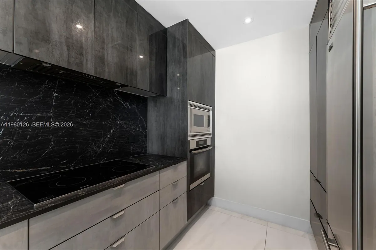 900 Biscayne Blvd # 4202, Miami FL 33132