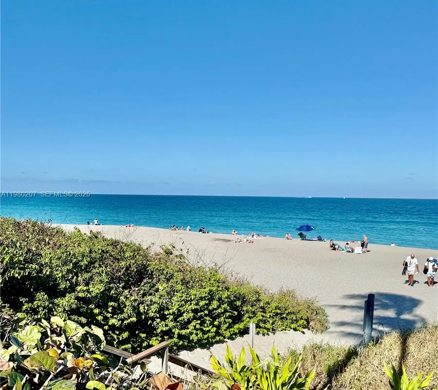 915 S Bay Colony Dr S, Juno Beach FL 33408