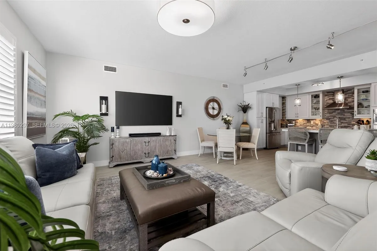 915 S Bay Colony Dr S, Juno Beach FL 33408