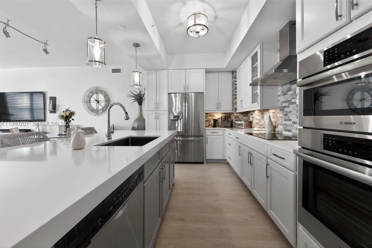 915 S Bay Colony Dr S, Juno Beach FL 33408