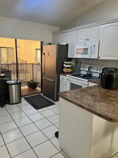 2815 W 76th St # 17, Hialeah FL 33018