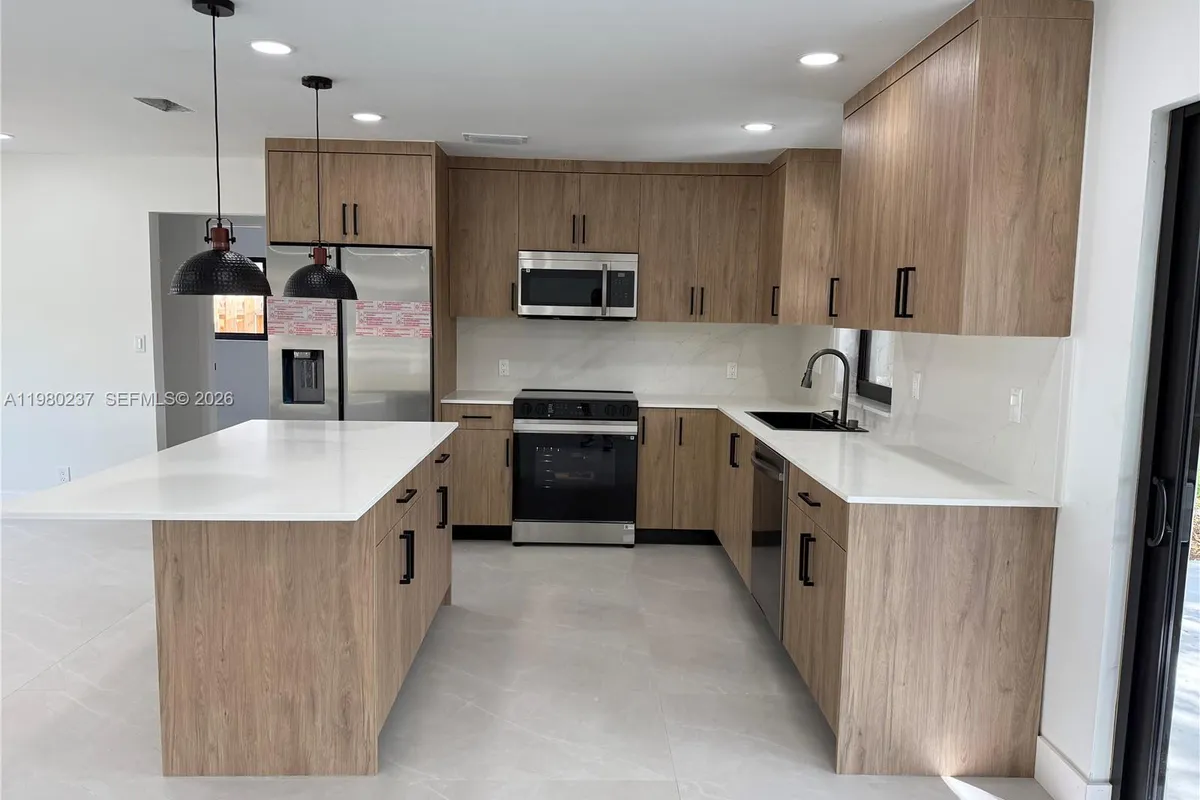 4020 NW 93rd Way, Sunrise FL 33351