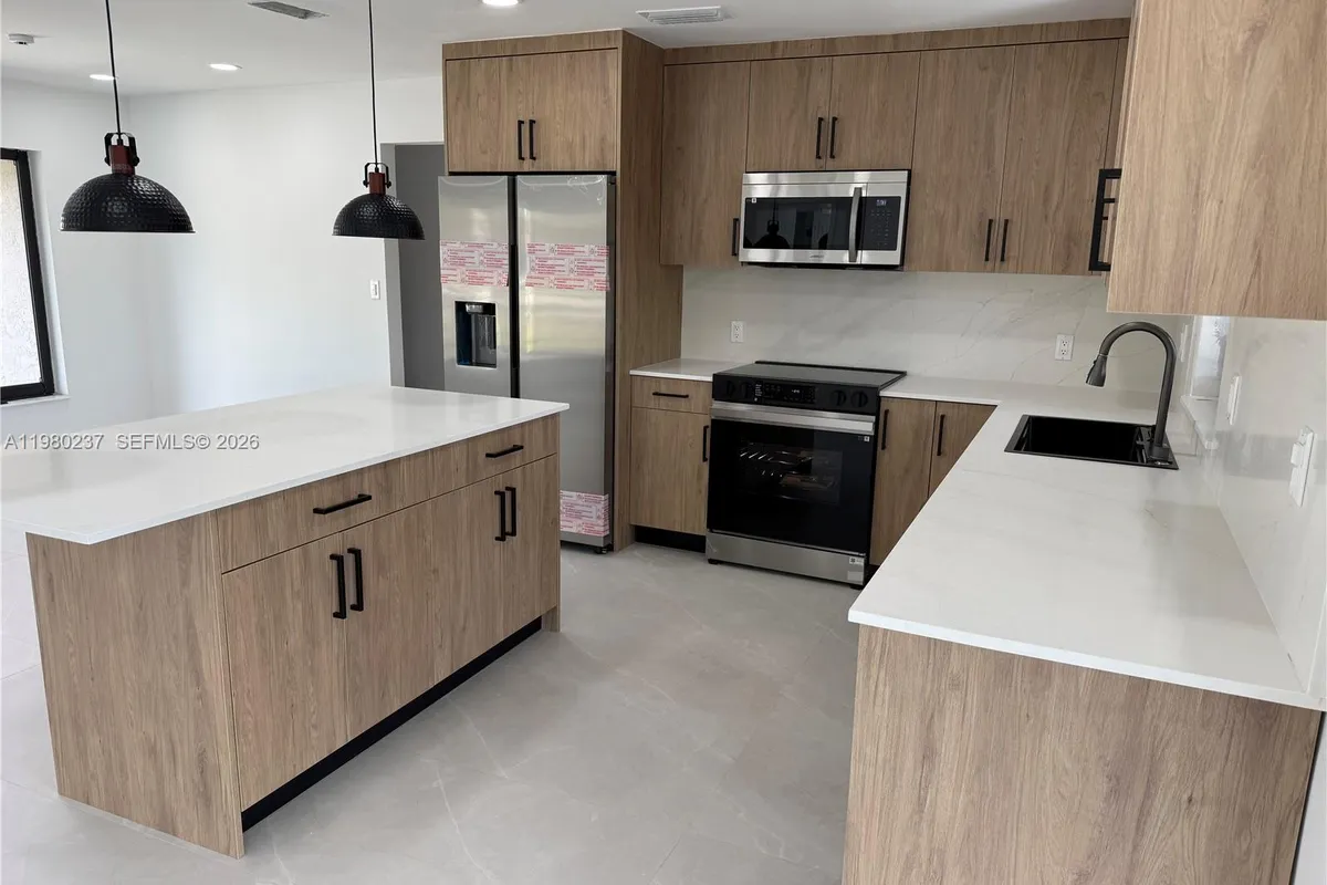 4020 NW 93rd Way, Sunrise FL 33351