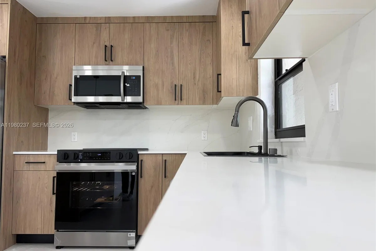 4020 NW 93rd Way, Sunrise FL 33351