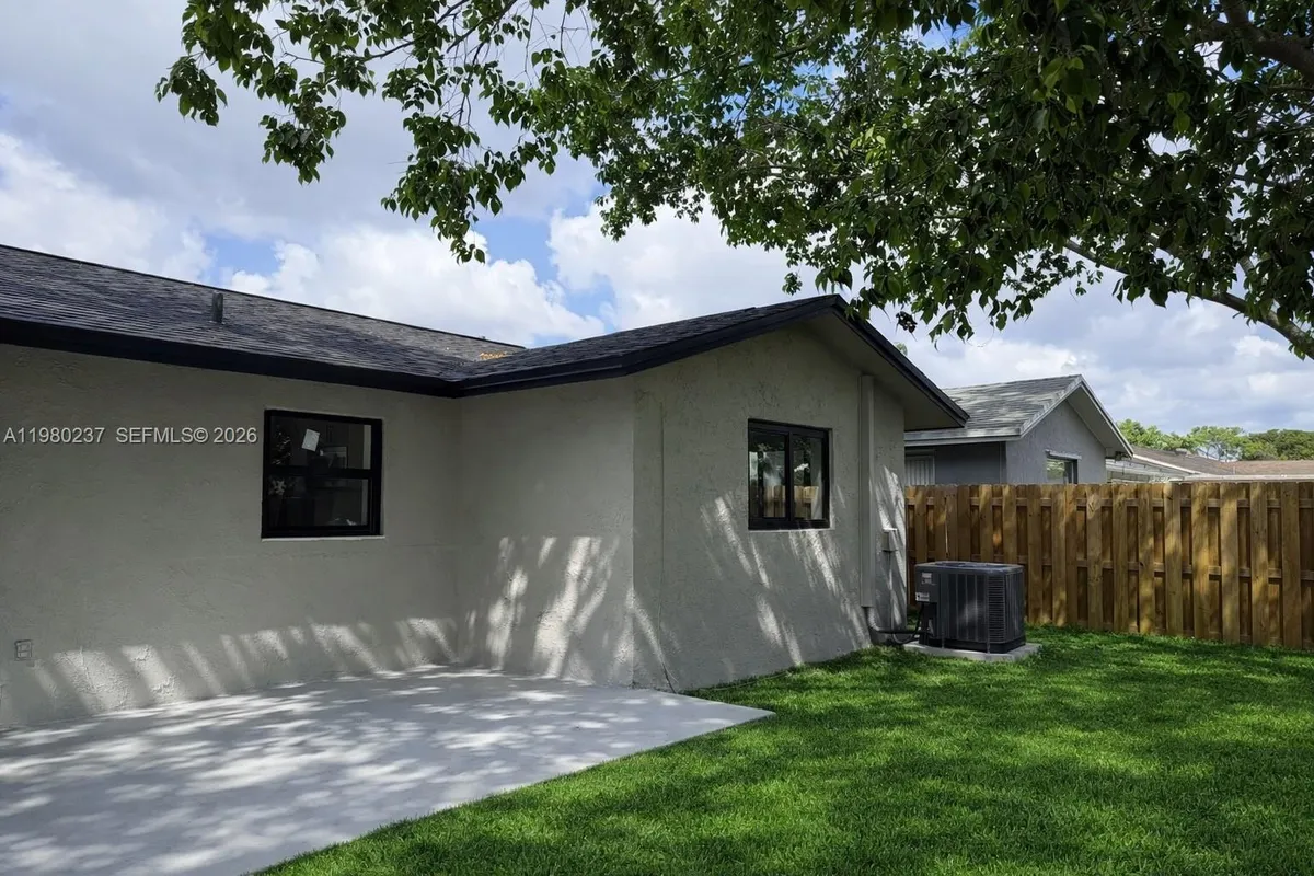 4020 NW 93rd Way, Sunrise FL 33351