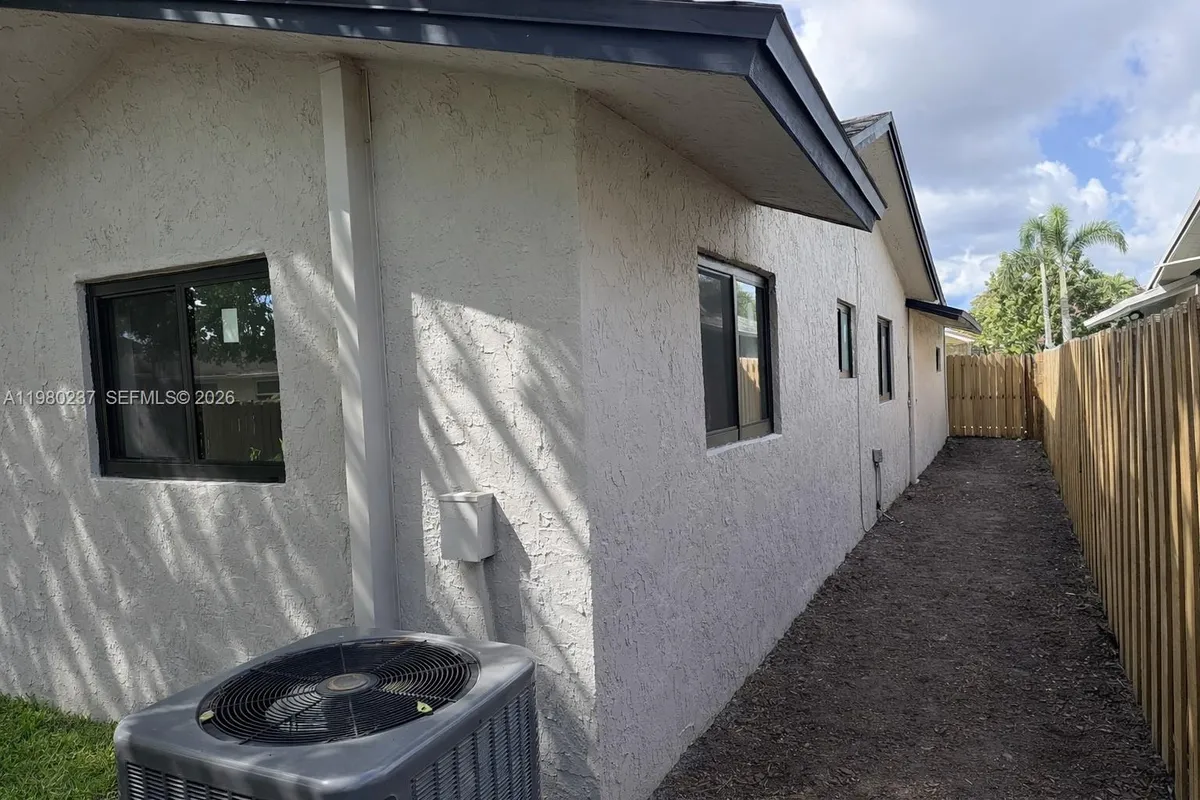 4020 NW 93rd Way, Sunrise FL 33351