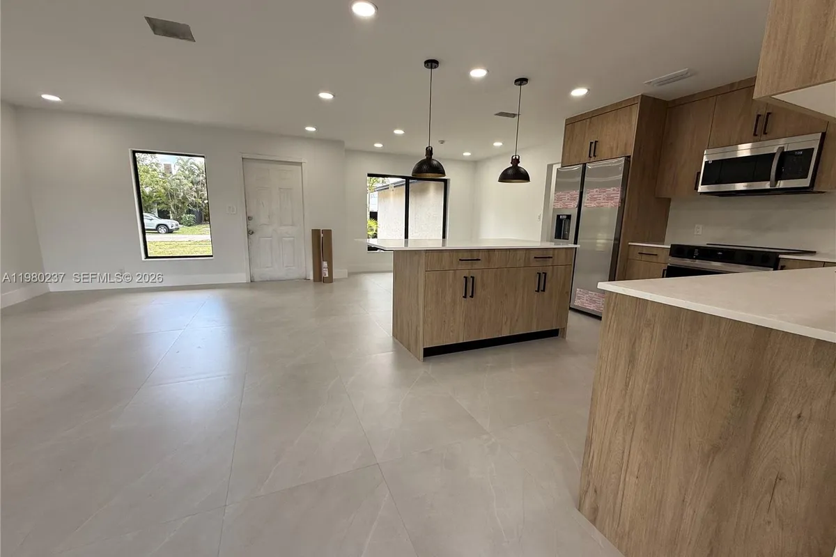 4020 NW 93rd Way, Sunrise FL 33351