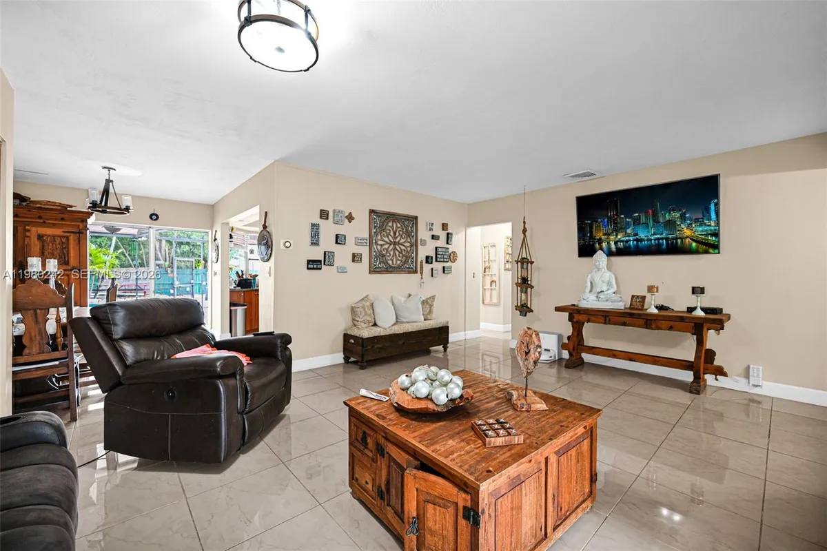 1811 Utopia Dr, Miramar FL 33023