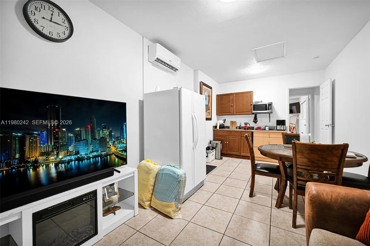 1811 Utopia Dr, Miramar FL 33023