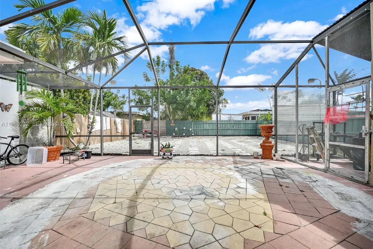 1811 Utopia Dr, Miramar FL 33023