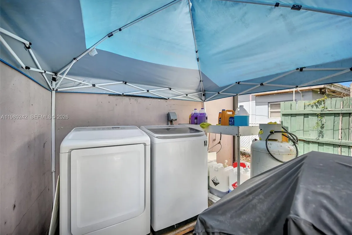 1811 Utopia Dr, Miramar FL 33023