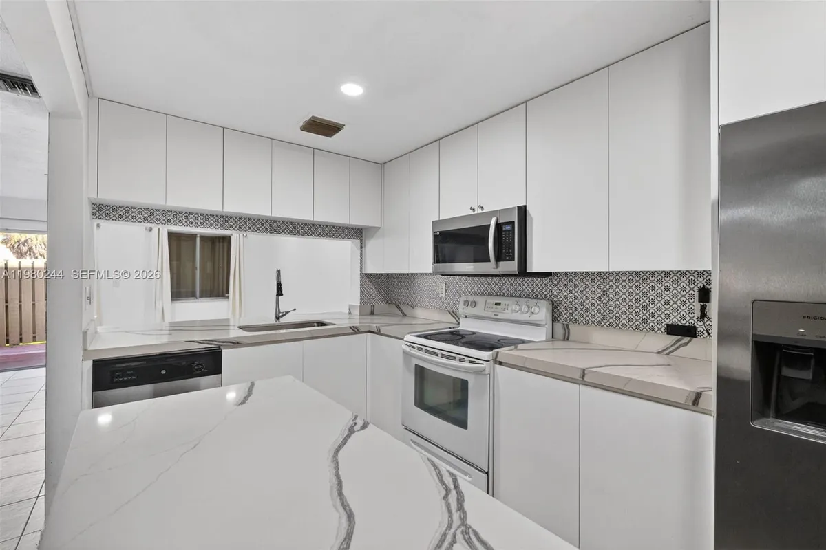 5843 Woodlands Blvd, Tamarac FL 33319