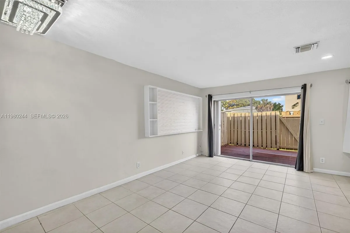 5843 Woodlands Blvd, Tamarac FL 33319