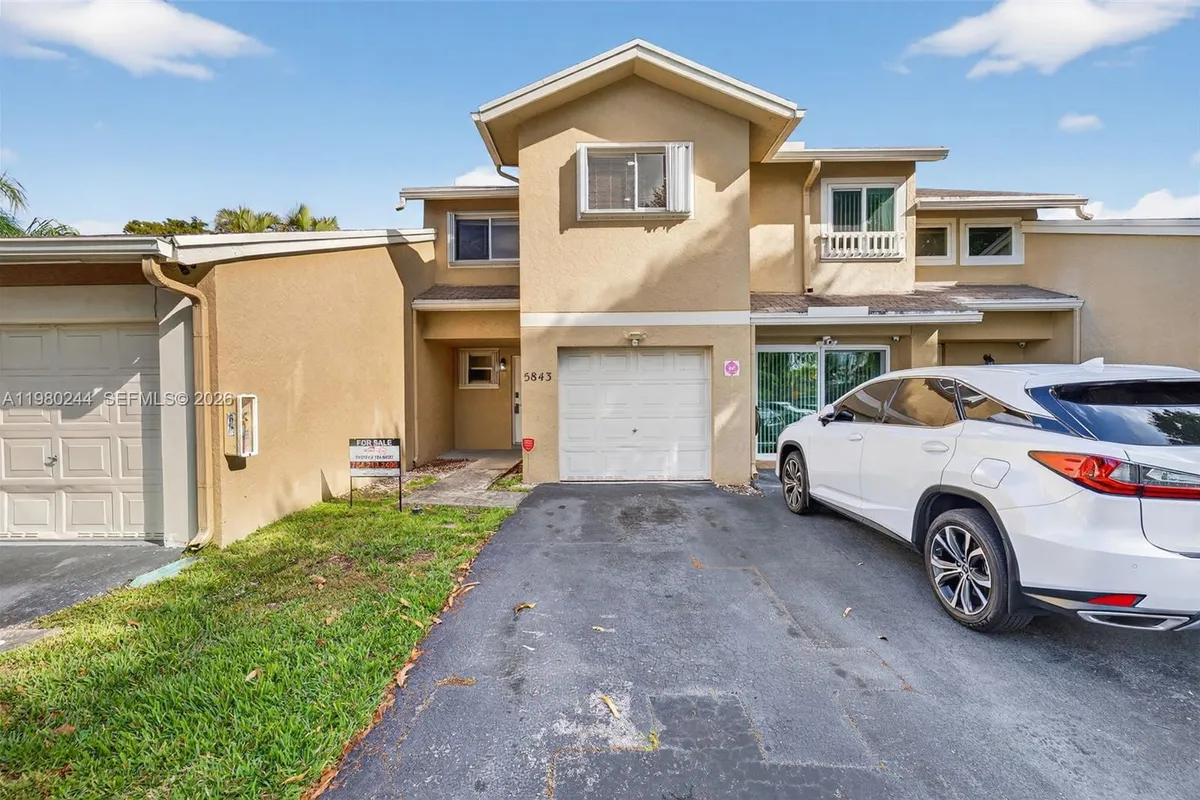 5843 Woodlands Blvd, Tamarac FL 33319