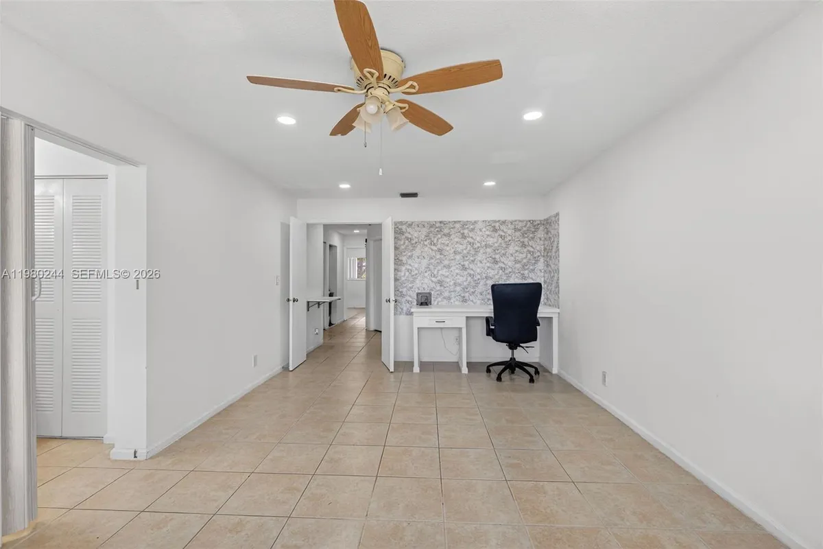 5843 Woodlands Blvd, Tamarac FL 33319