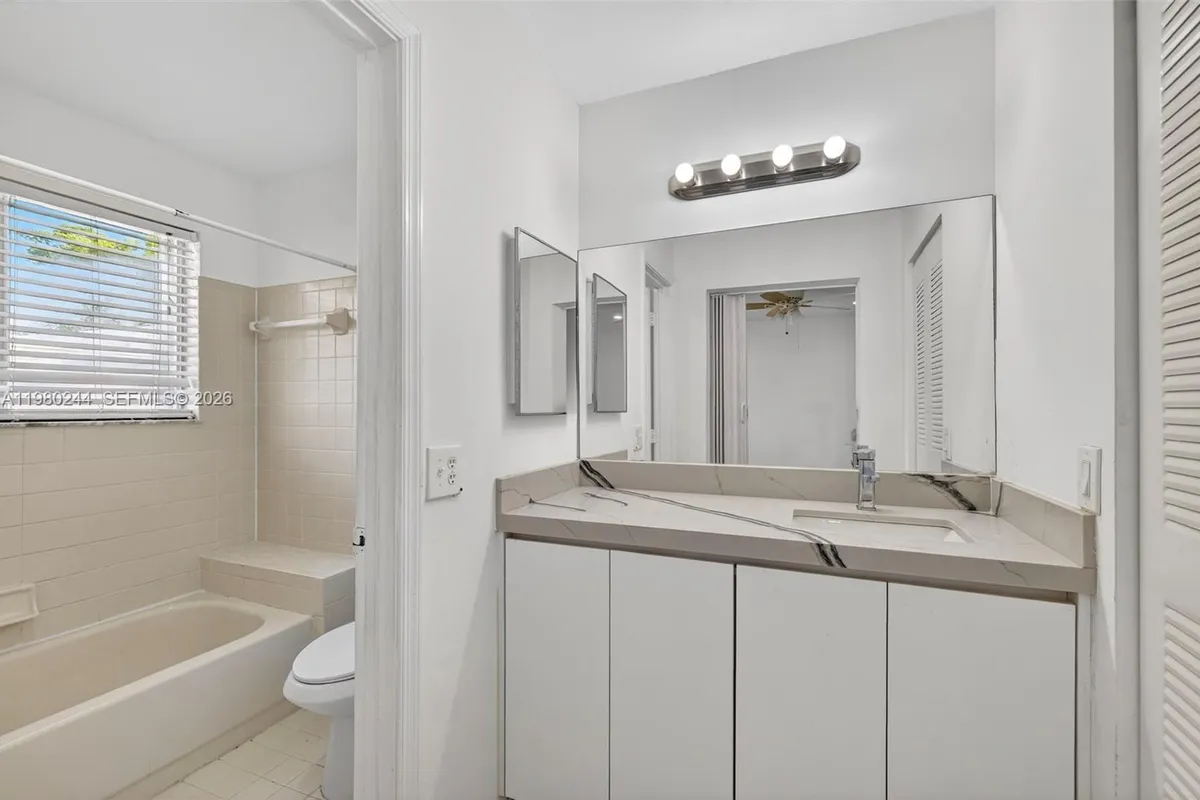 5843 Woodlands Blvd, Tamarac FL 33319