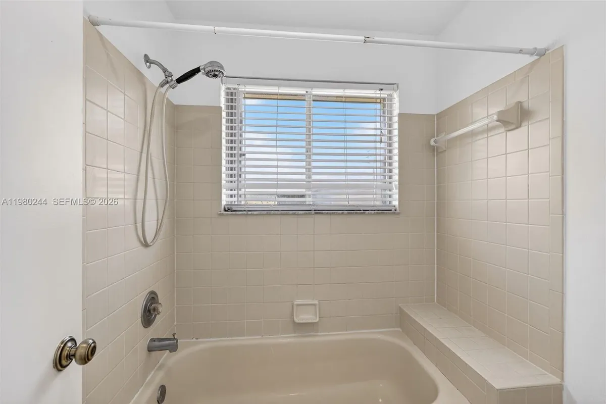 5843 Woodlands Blvd, Tamarac FL 33319