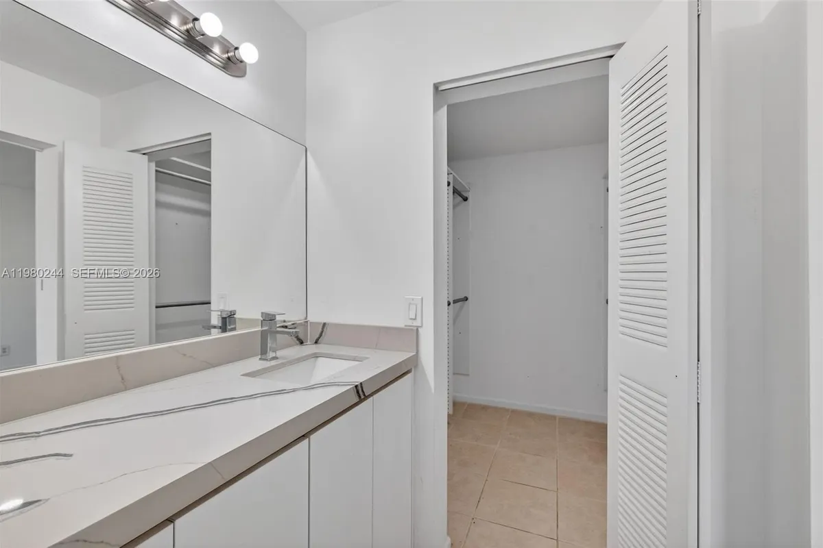 5843 Woodlands Blvd, Tamarac FL 33319