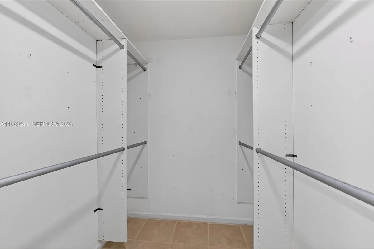 5843 Woodlands Blvd, Tamarac FL 33319