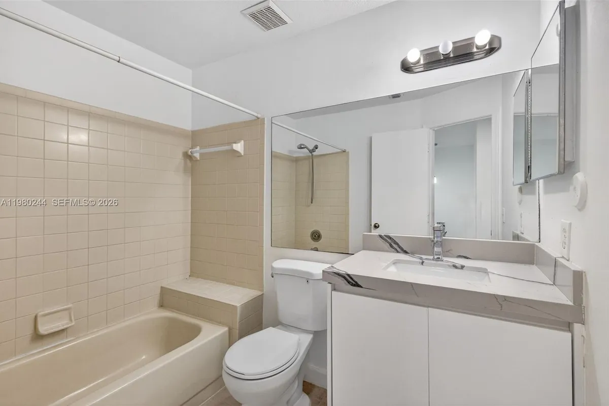 5843 Woodlands Blvd, Tamarac FL 33319