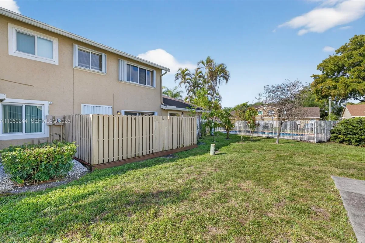 5843 Woodlands Blvd, Tamarac FL 33319