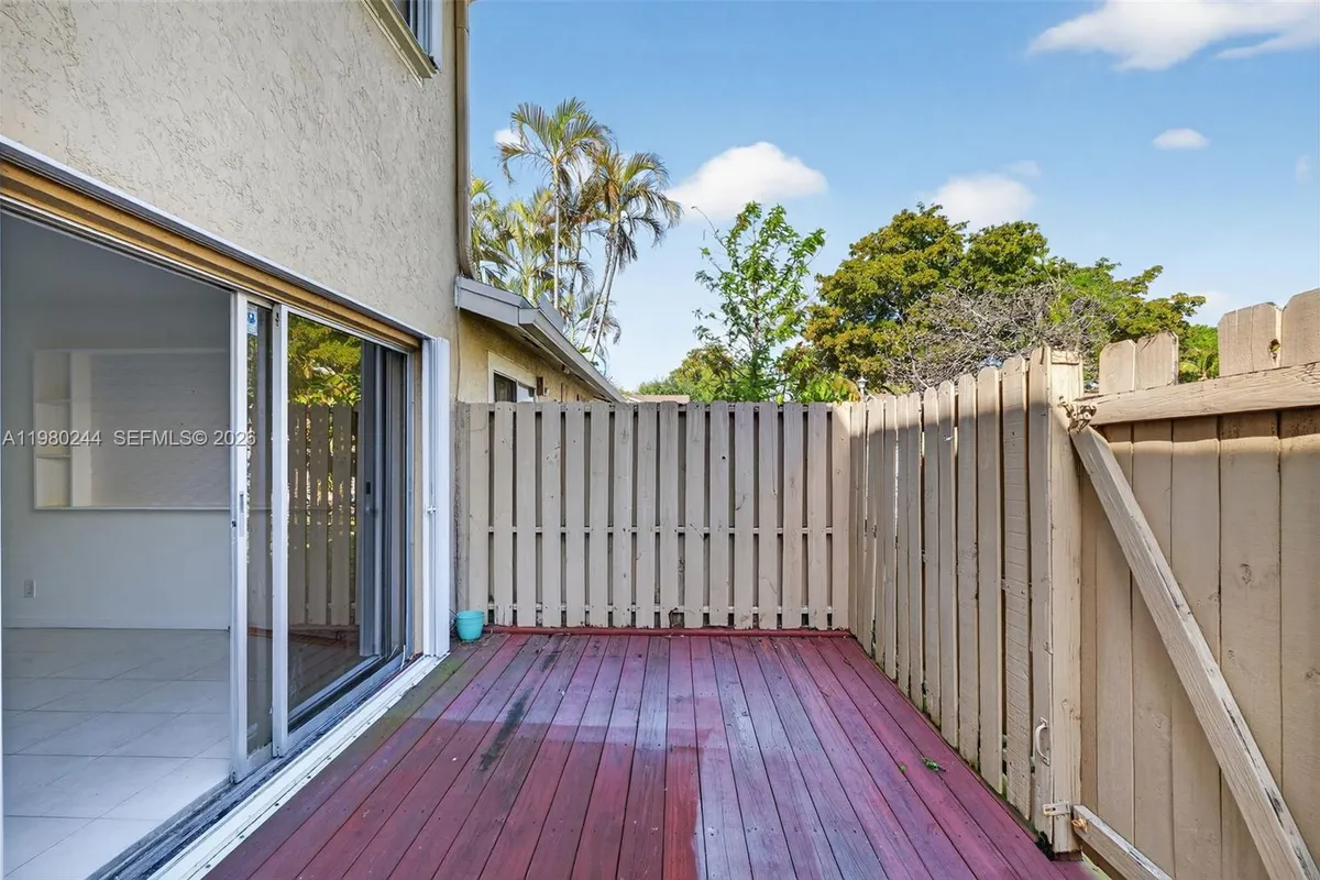 5843 Woodlands Blvd, Tamarac FL 33319