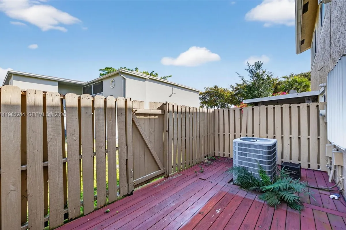 5843 Woodlands Blvd, Tamarac FL 33319