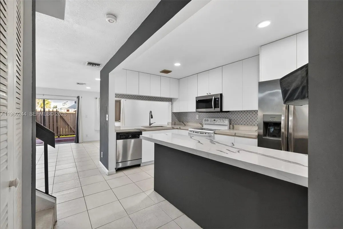 5843 Woodlands Blvd, Tamarac FL 33319