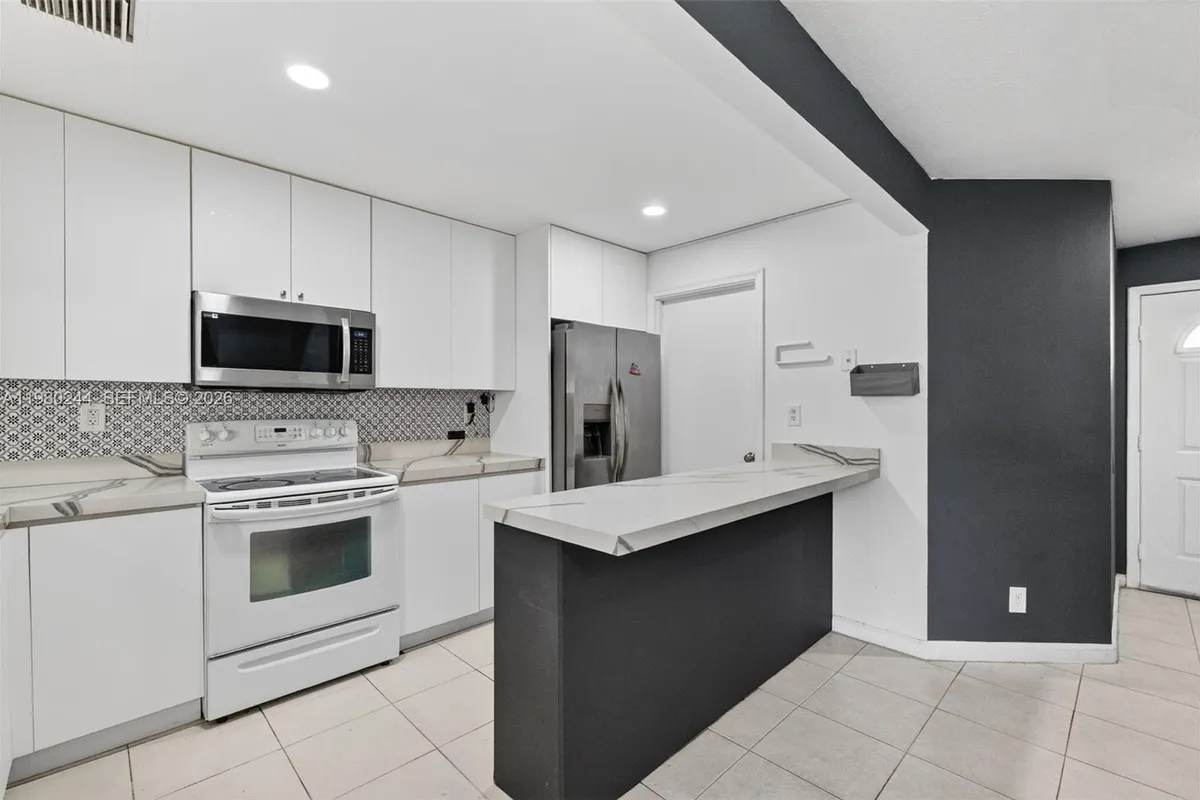 5843 Woodlands Blvd, Tamarac FL 33319