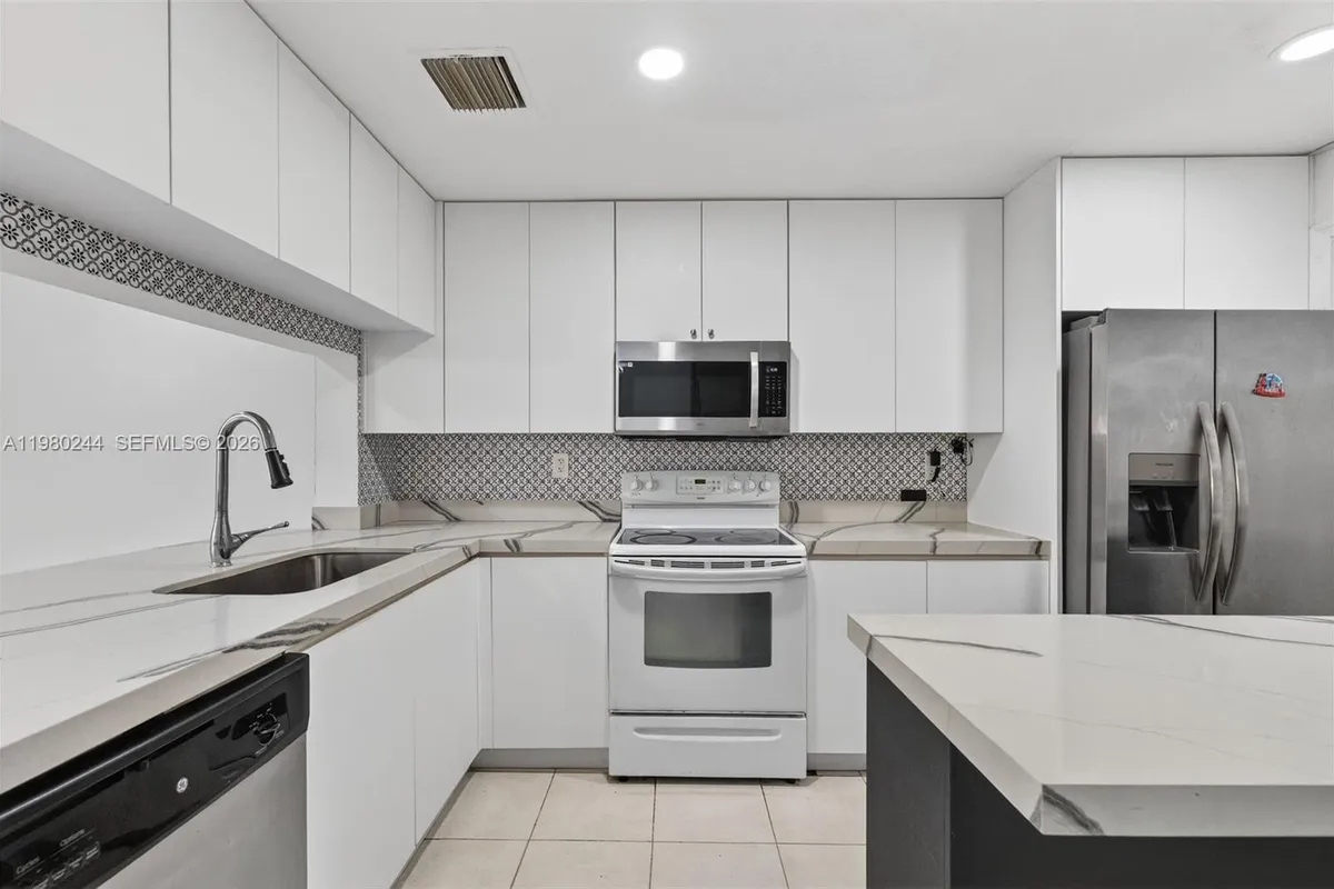 5843 Woodlands Blvd, Tamarac FL 33319