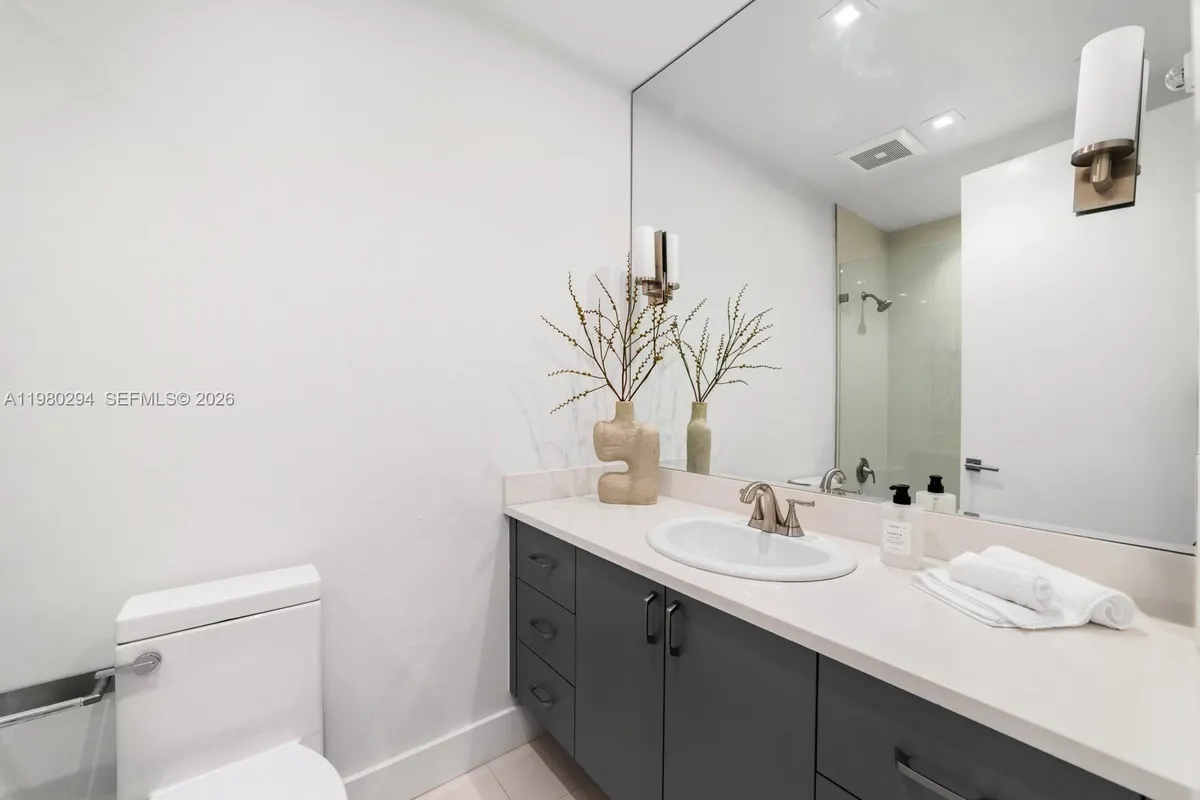 5959 Collins Ave # 1606, Miami Beach FL 33140