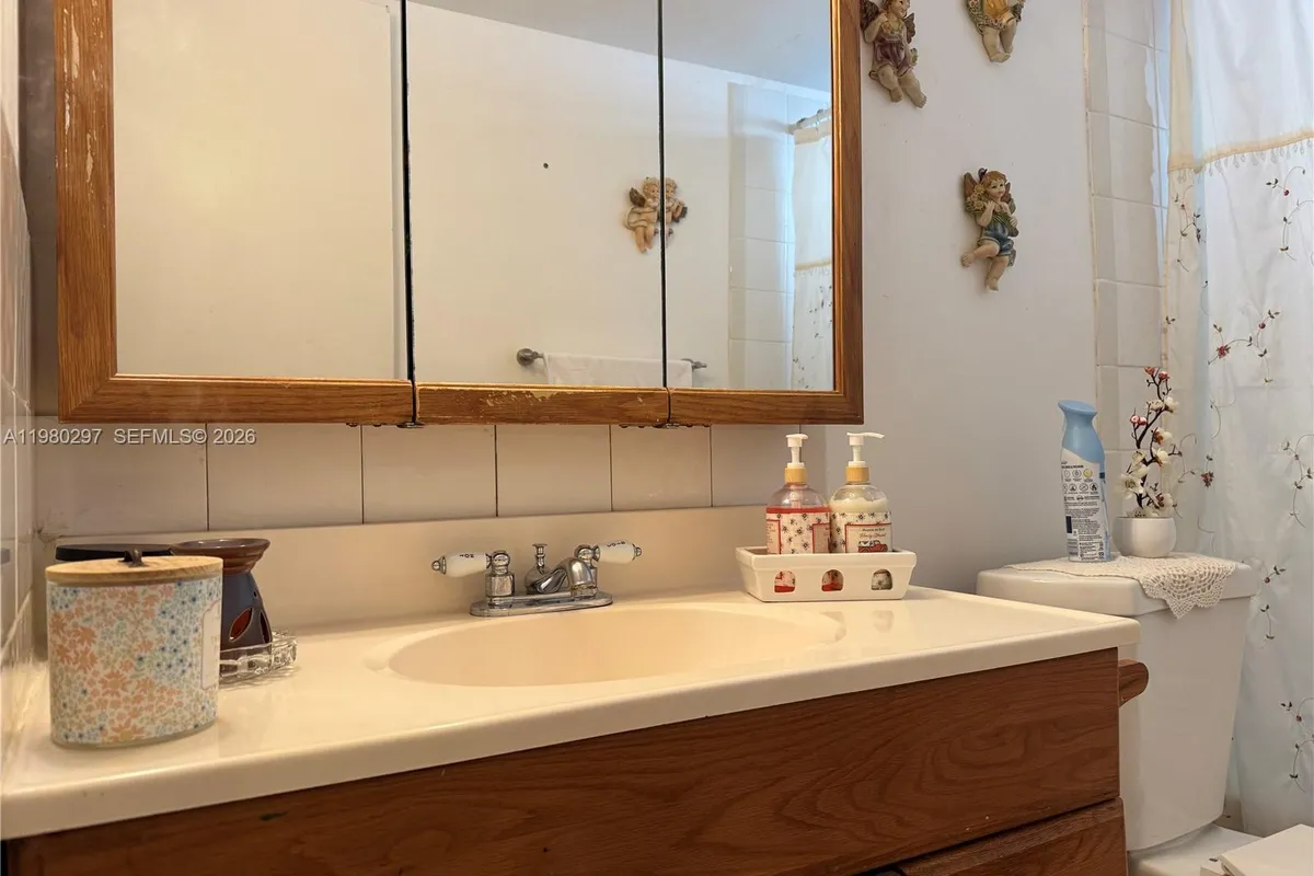 6507 Winfield Blvd, Margate FL 33063