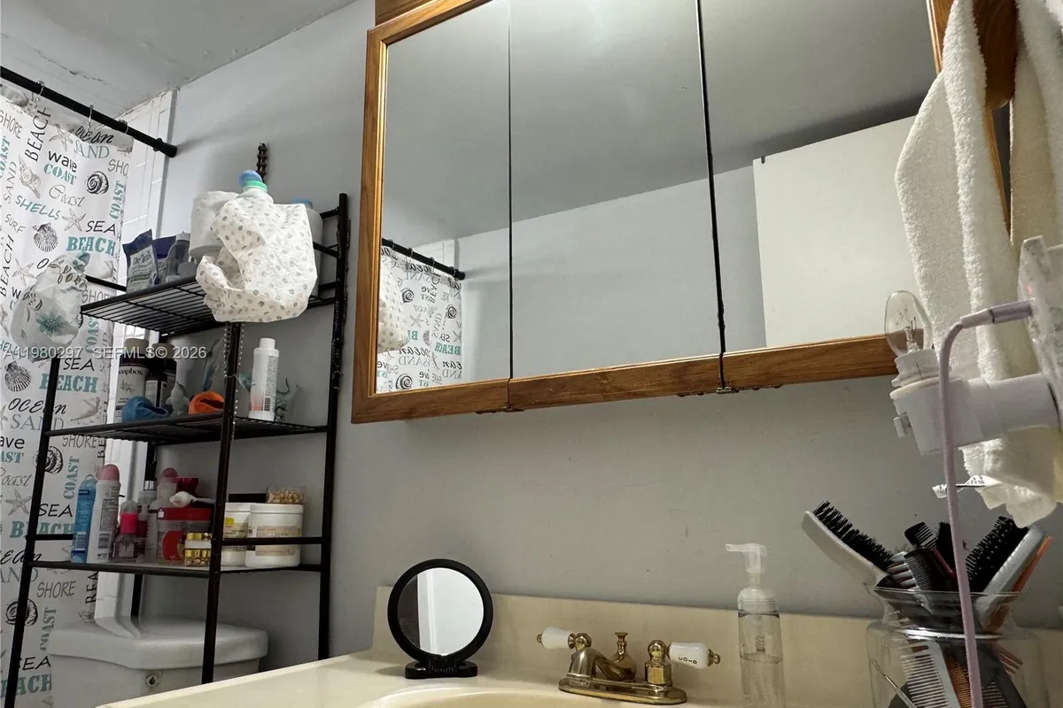 6507 Winfield Blvd, Margate FL 33063