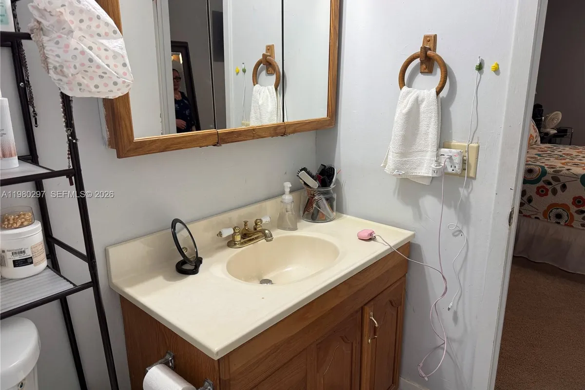 6507 Winfield Blvd, Margate FL 33063