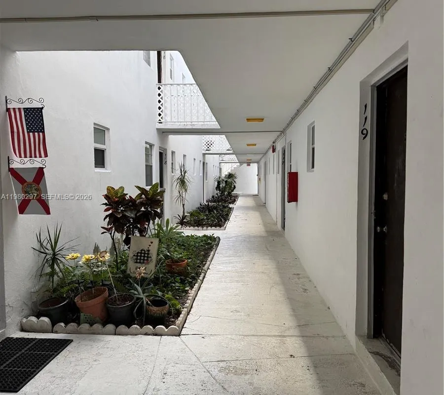 6507 Winfield Blvd, Margate FL 33063