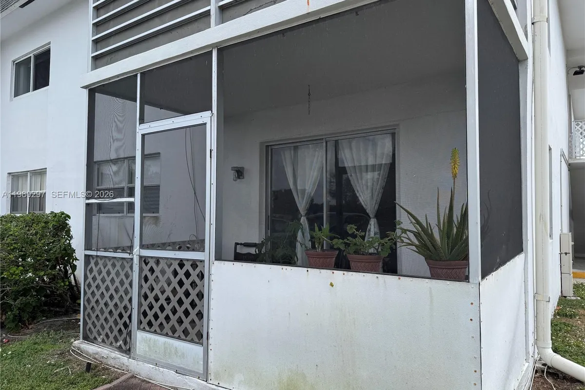 6507 Winfield Blvd, Margate FL 33063