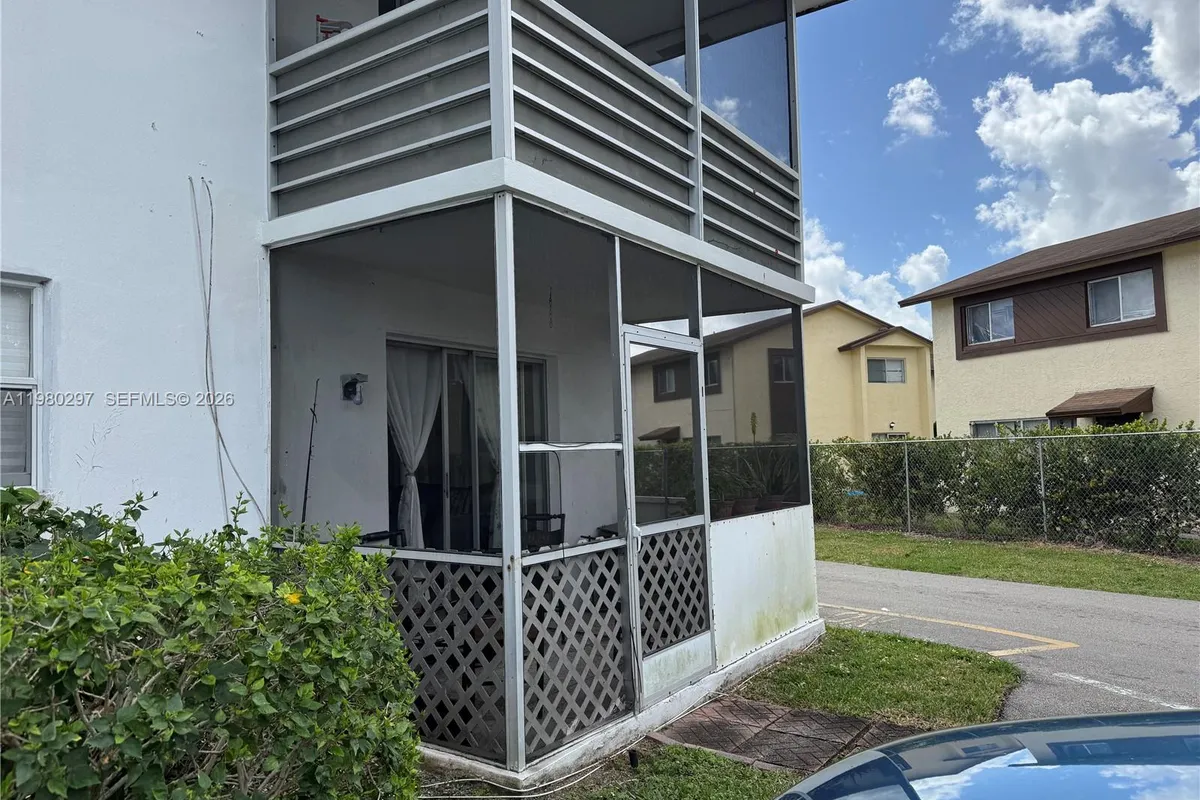 6507 Winfield Blvd, Margate FL 33063