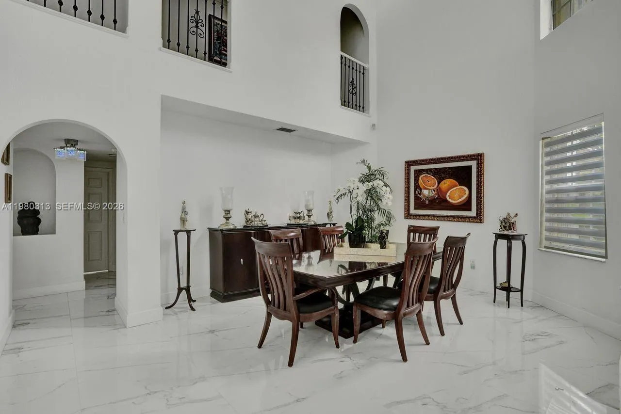 11008 NW 73rd St, Doral FL 33178