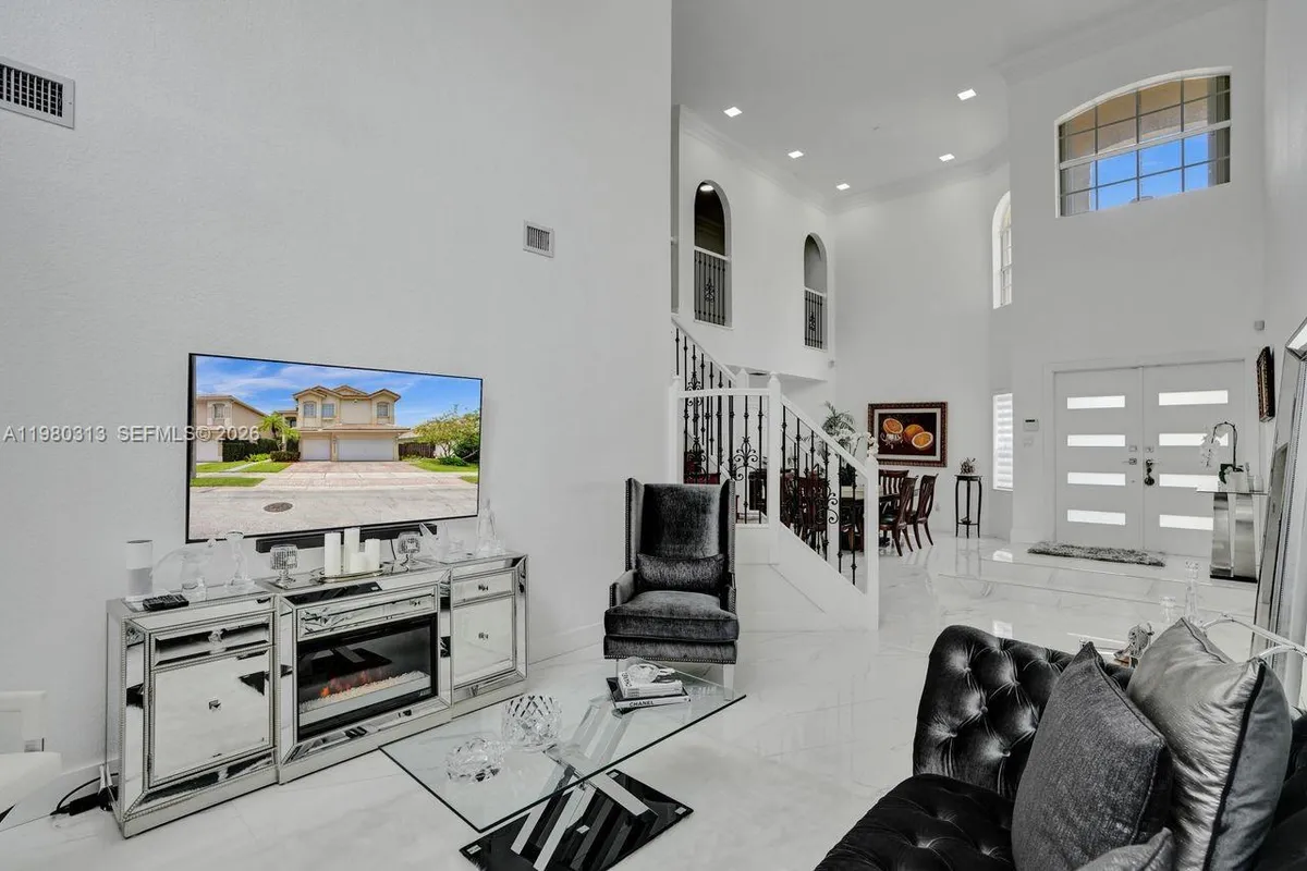 11008 NW 73rd St, Doral FL 33178