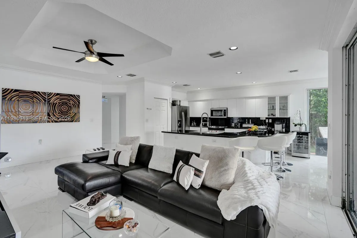 11008 NW 73rd St, Doral FL 33178