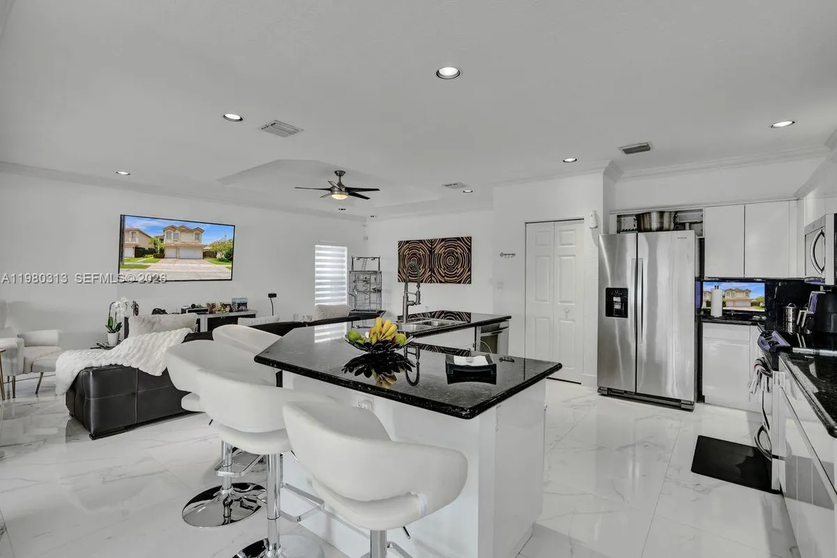 11008 NW 73rd St, Doral FL 33178