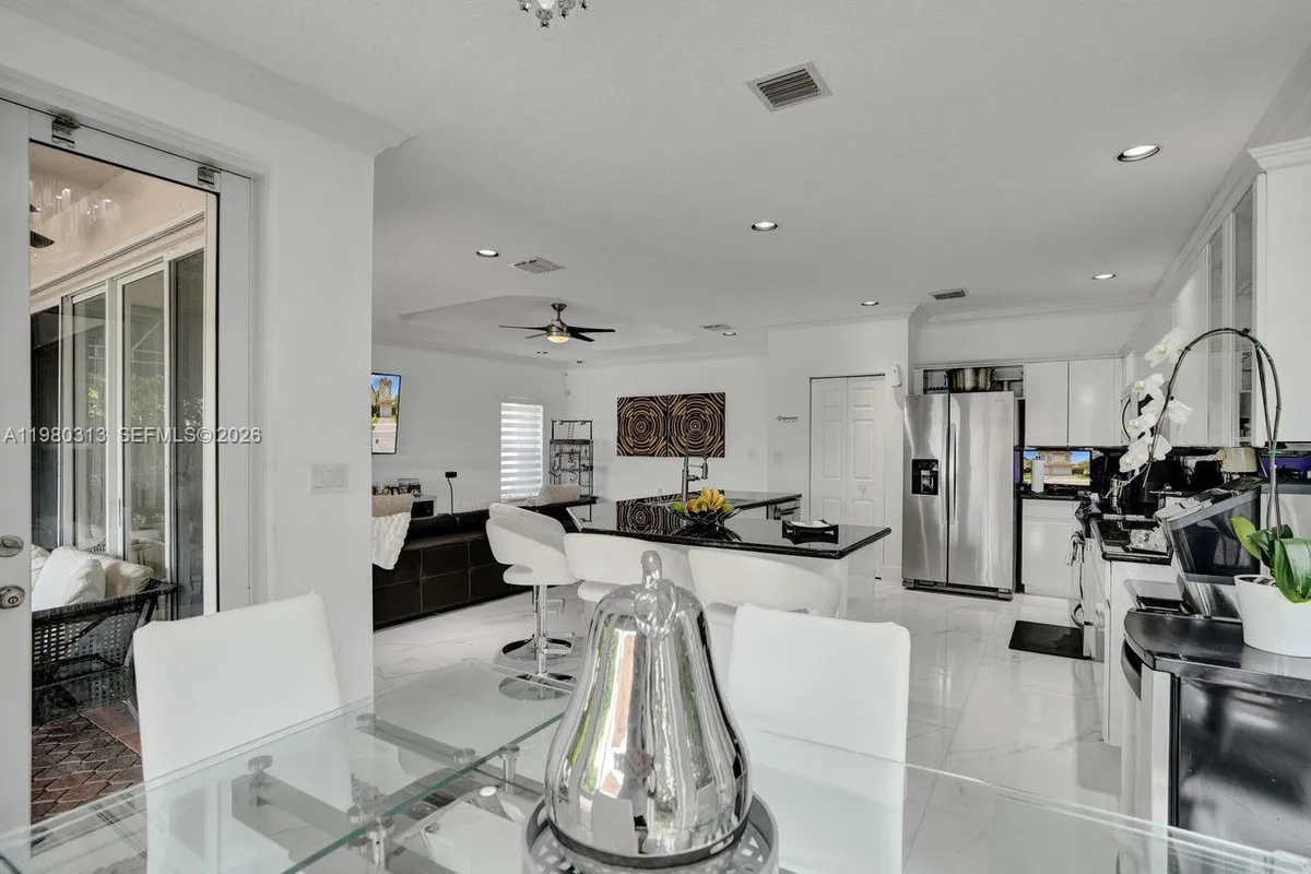 11008 NW 73rd St, Doral FL 33178