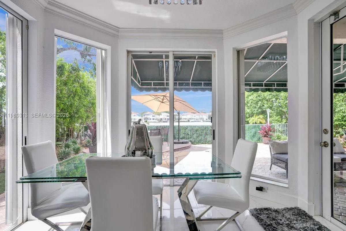 11008 NW 73rd St, Doral FL 33178