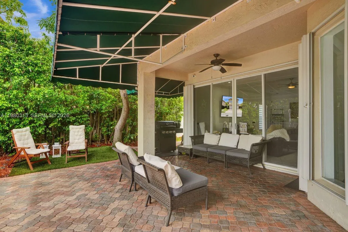 11008 NW 73rd St, Doral FL 33178