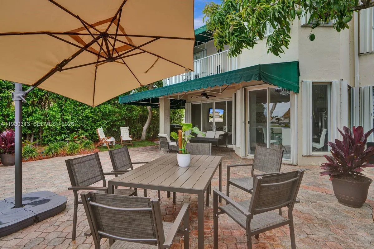 11008 NW 73rd St, Doral FL 33178